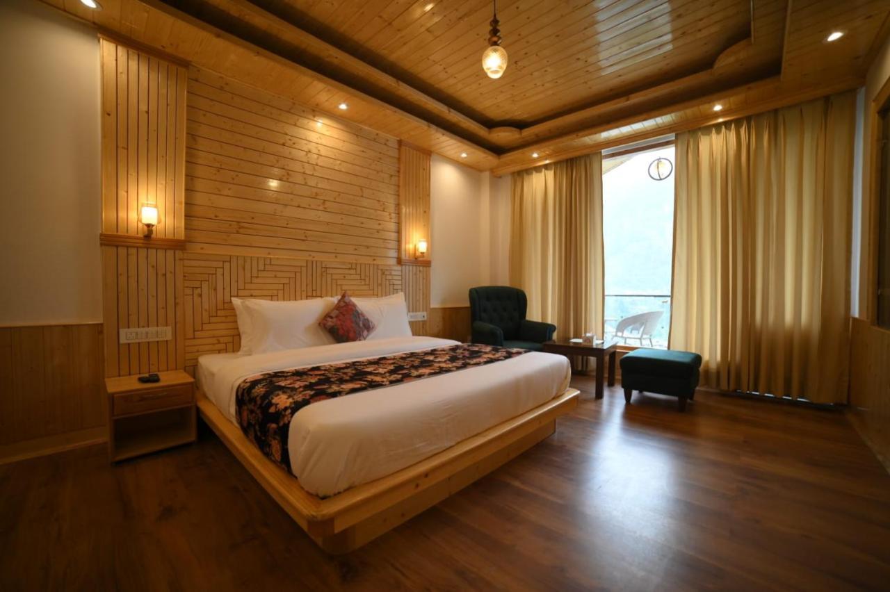The Village Venue Hotel, Bar & Restaurant Hotel
